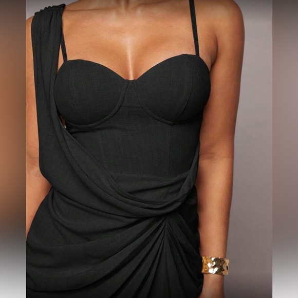 Elegant Black Evening Dress - Picture 5 of 7